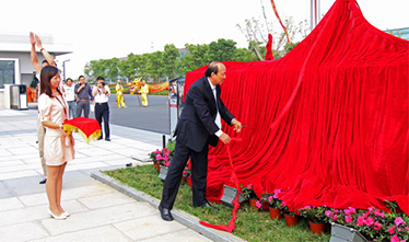 六十春秋同心同德同建业    甲子华诞新地新貌新华章——庆祝必赢242net官网成